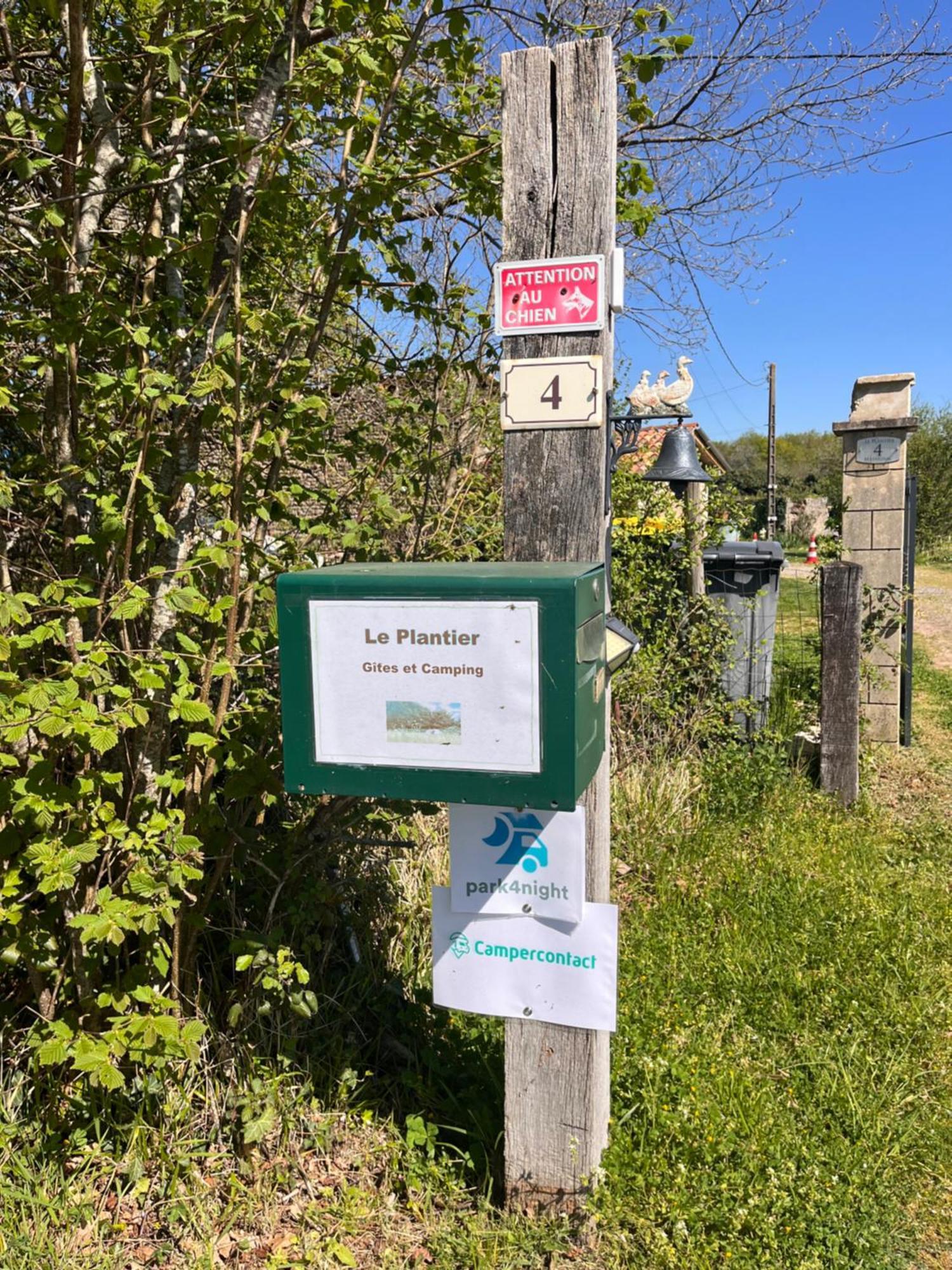 דירות Beaulieu-sur-Sonnette Le Plantier 1 מראה חיצוני תמונה